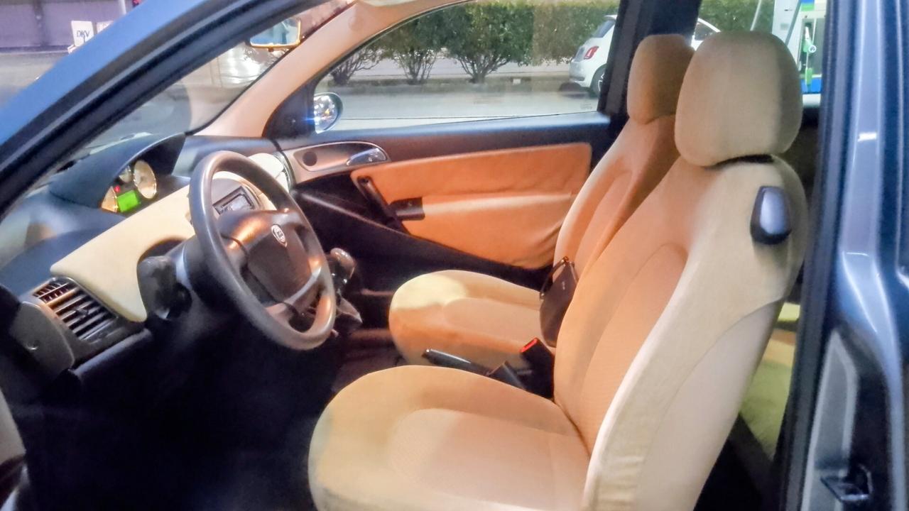 Lancia Ypsilon 1.2 16V 59kw NEOPATENTATI 05