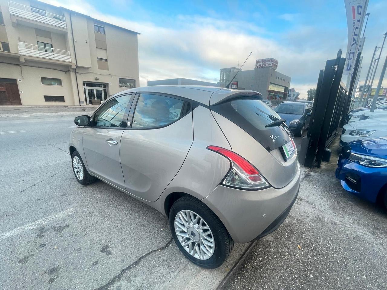 Lancia Ypsilon 0.9 TwinAir 85 CV 5 porte Metano Ecochic Elefantino