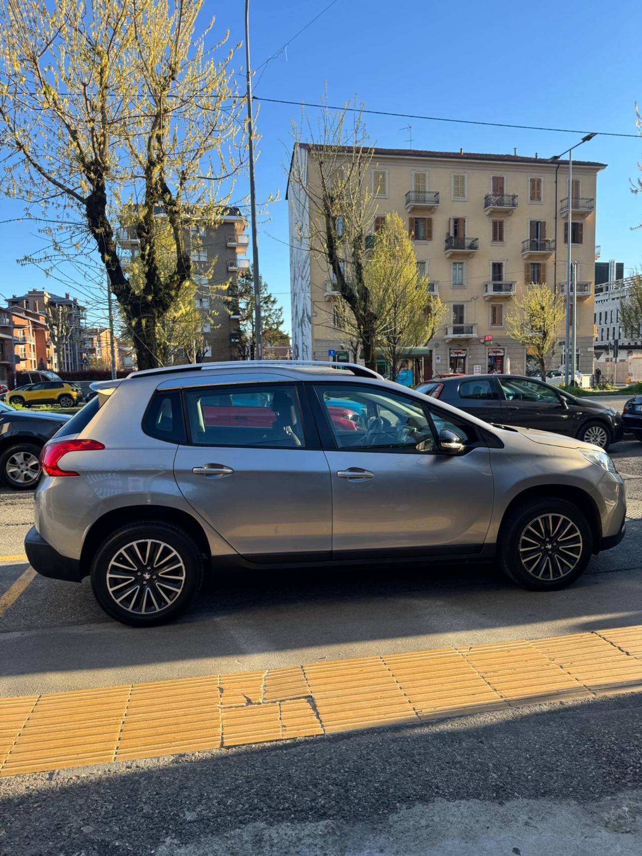 Peugeot 2008 benz euro6 1.2 82 cv