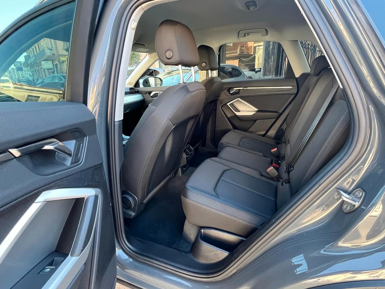 Audi Q3 35 2.0 TDI S-TRONIC BUSINESS ADVANCED