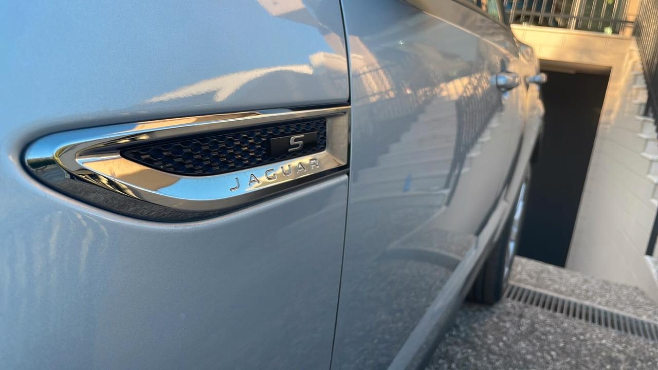 JAGUAR E-PACE 2.0D 150 CV AWD AUT. R-DYNAMIC HSE (110 KW)