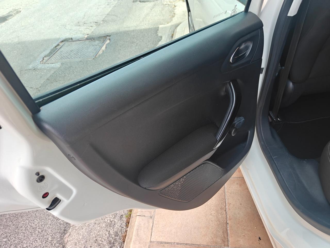 Peugeot 208 1.2 VTi Active Ok neop