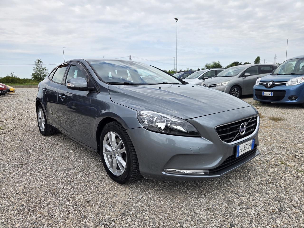 VOLVO V40 1.6 DIESEL DEL 2015 CON 130.000KM