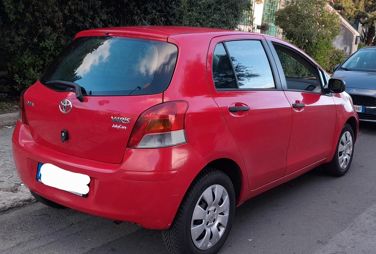 Toyota Yaris benzina 1.0 x neo patentati