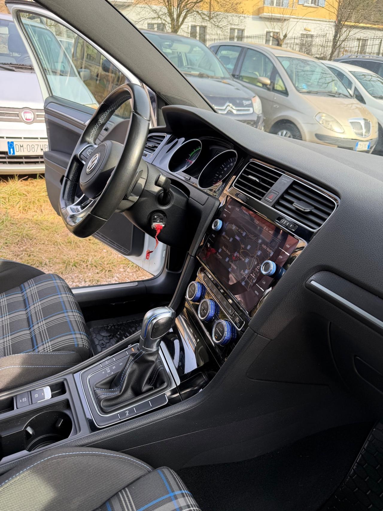 Volkswagen GOLF GTE PLUGIN HYBRID DSG 5P EU6B FULLOPT