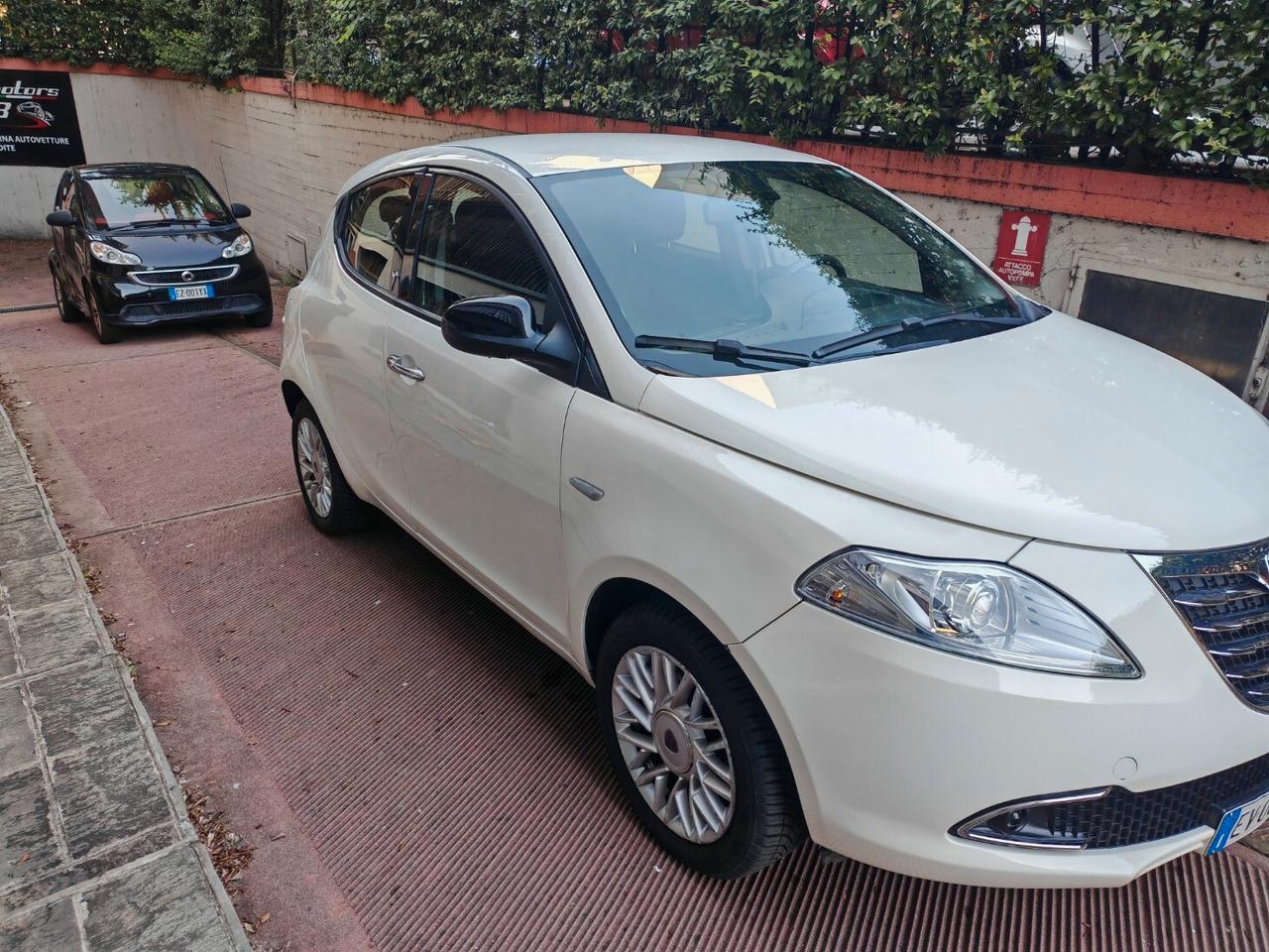 Lancia Ypsilon 0.9 TwinAir 85 CV 5 porte S&S DFN Gold