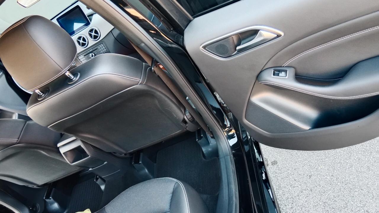 Mercedes-benz B 200 Premium - PERMUTE