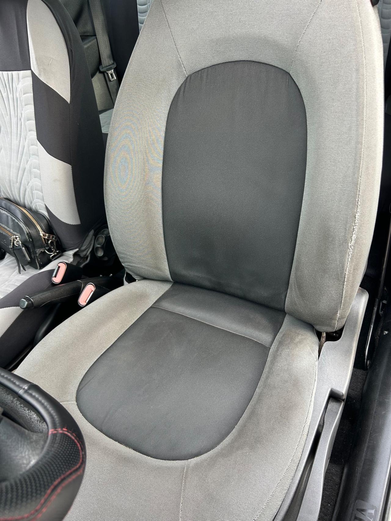 Lancia Ypsilon 1.3 MJT 75 CV Diva