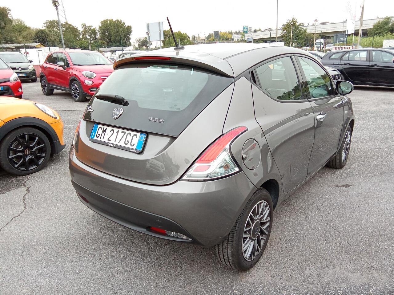 Lancia Ypsilon 1.0 FireFly 5 porte S&S Hybryd Gold