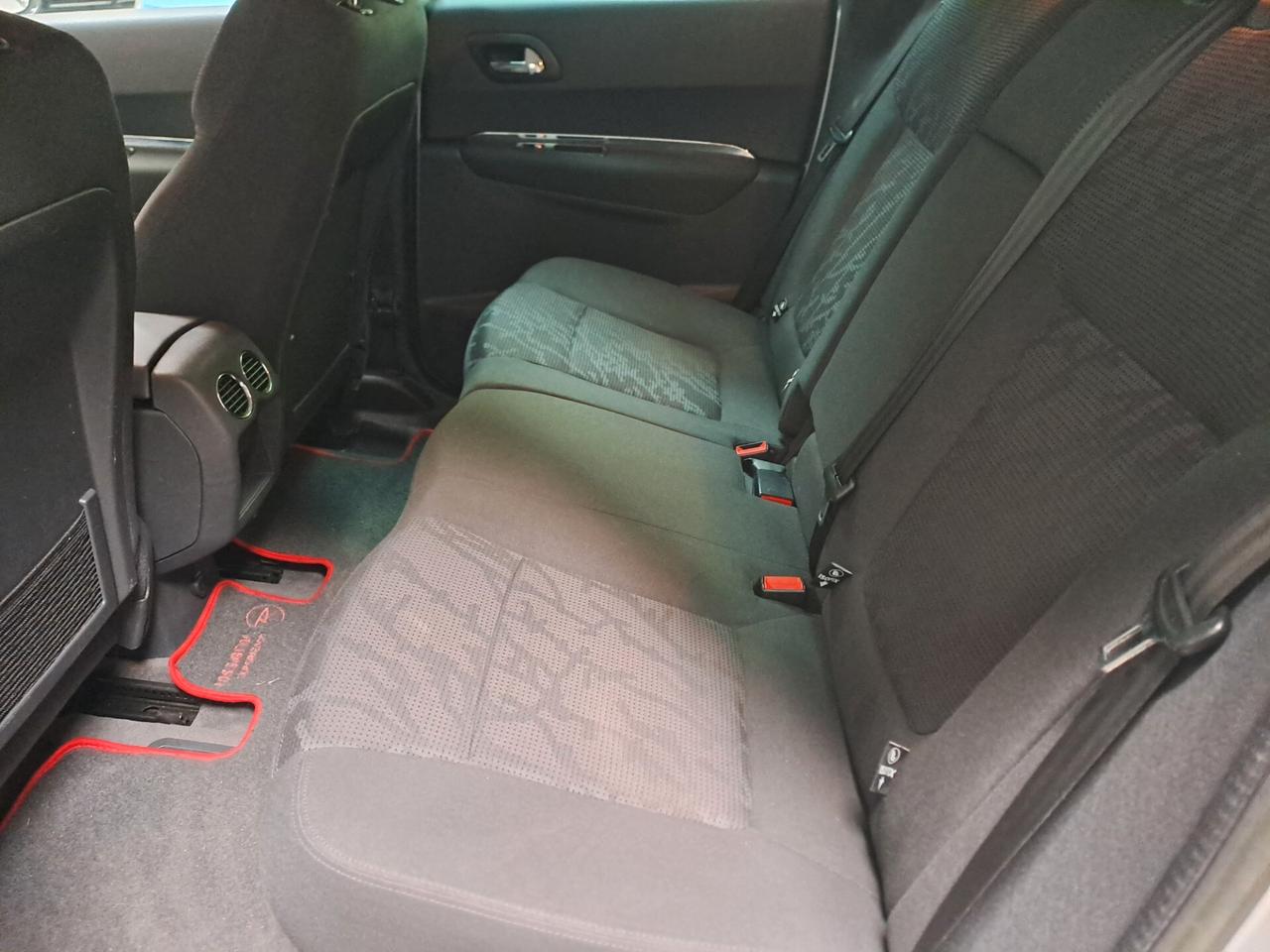 PEUGEOT 3008 1.6 HDI