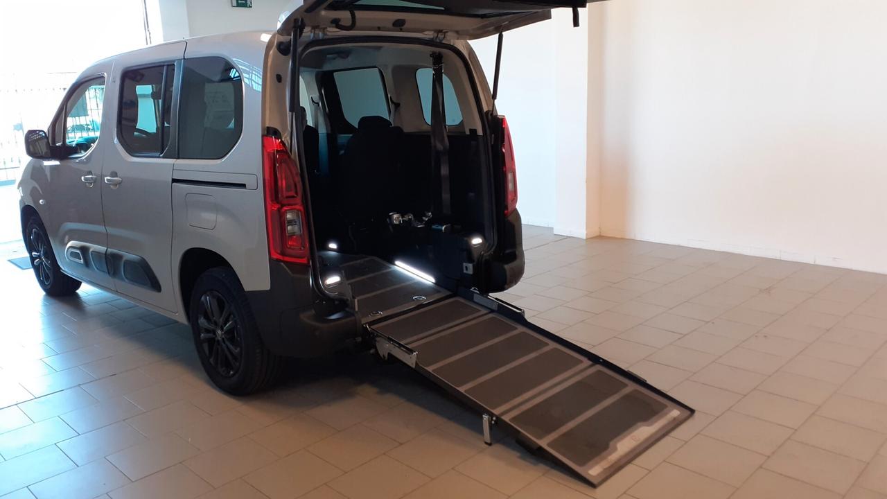 Berlingo benzina trasporto disabili pedana €6