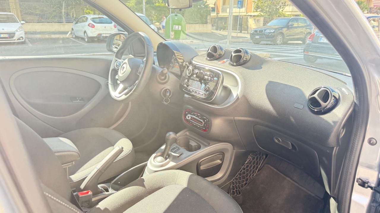 Smart ForFour 70 1.0 Passion LED PDC BLUETOOTH CERCHI 15 BRACCIOLO SEDILI RISCALDATI