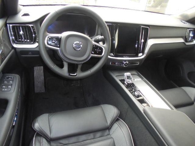 VOLVO V60 B4 (d) automatico Plus Dark