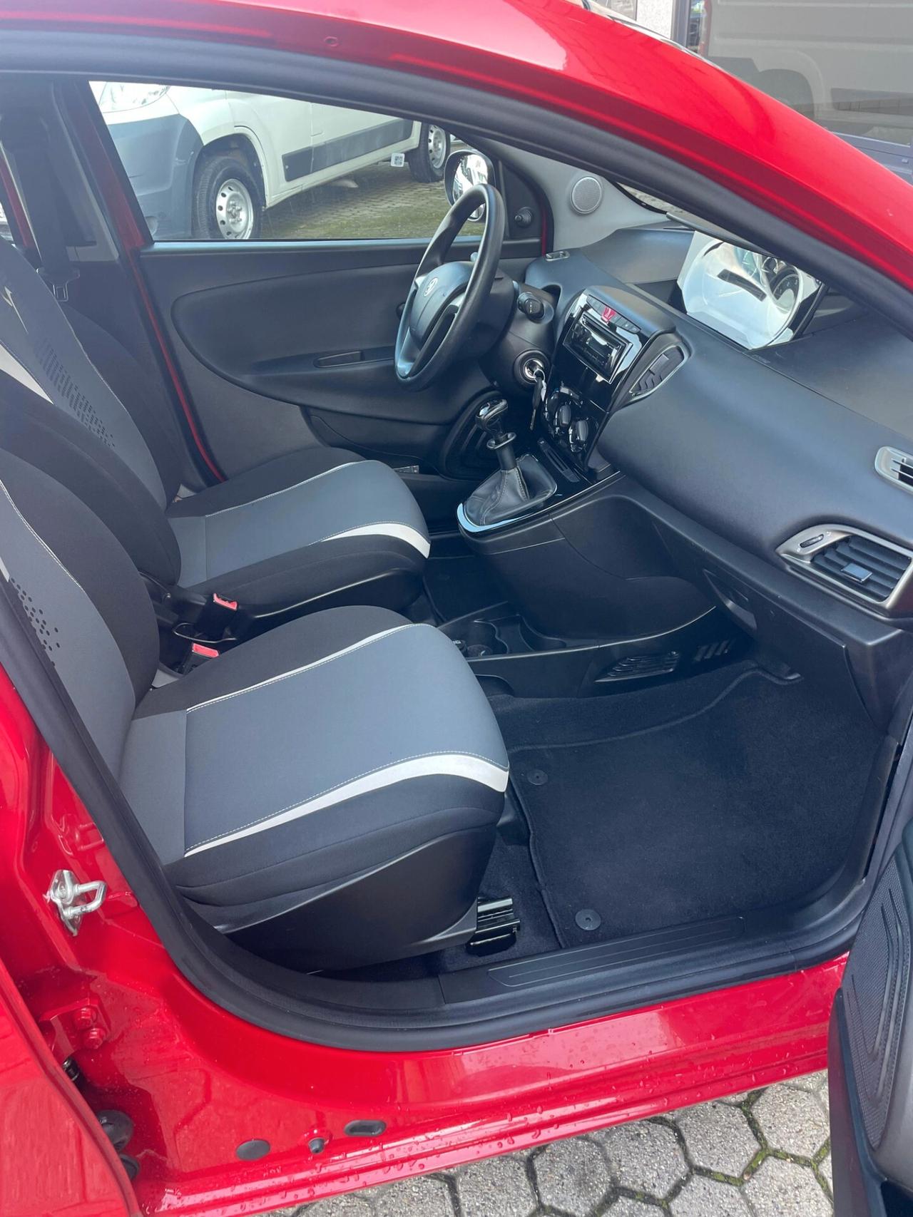 Lancia Ypsilon 1.2 69 CV 5 porte Elefantino