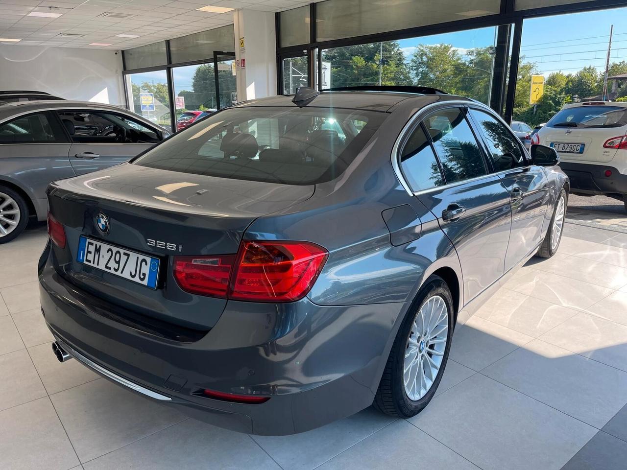 BMW 328 328i Luxury Auto *Tetto* *Pelle* *TAGLIANDI BMW*