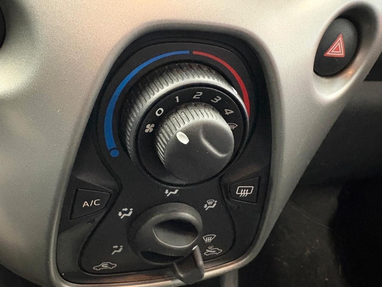 Toyota Aygo X-COOL 1.0 VVT-i 69 CV 5 porte 51000 KM