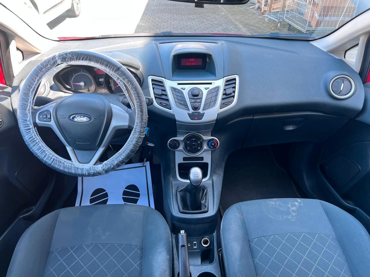 Ford Fiesta 1.4 TDCi 70CV 5 porte Titanium