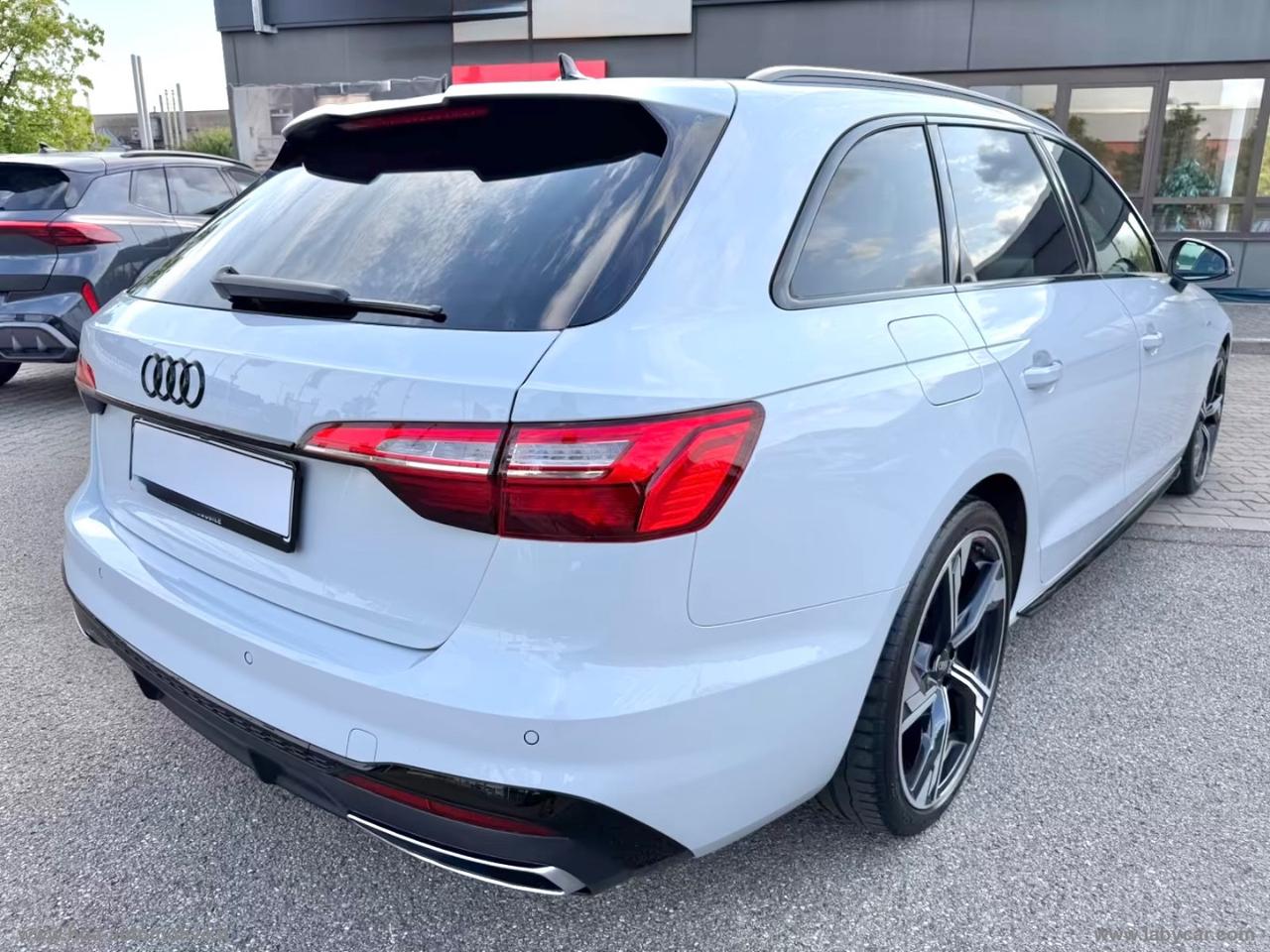 AUDI A4 Avant 2.0TDI S-tronic S-line Competition Led Navi Pelle Cerchi 19