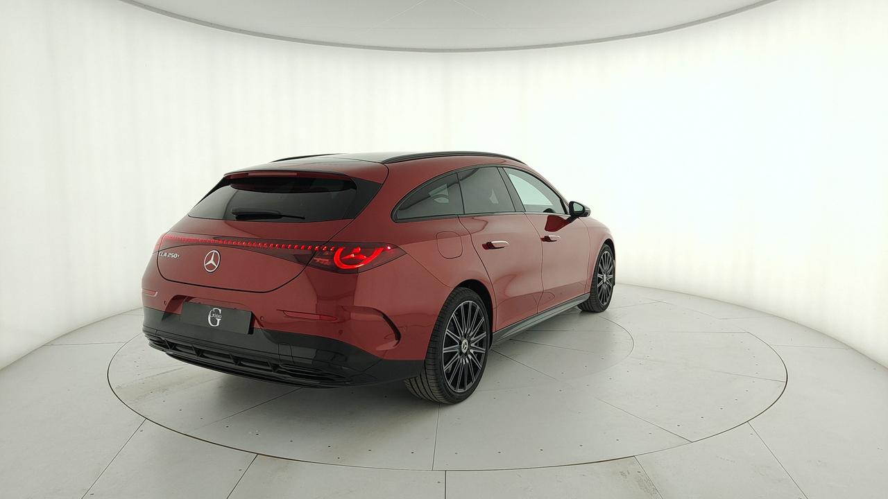 Mercedes-Benz CLA 250+ con tecnologia EQ Shooting Brak