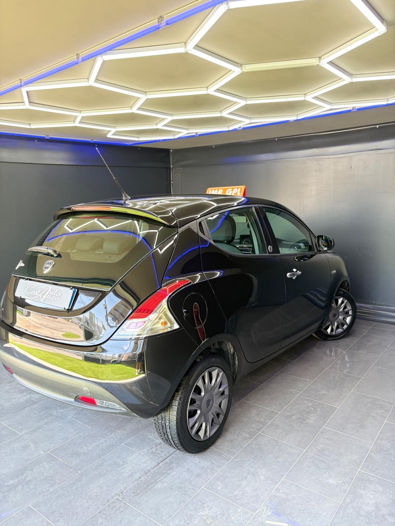 Lancia Ypsilon 1.2 GPL Ecochic Gold 2013