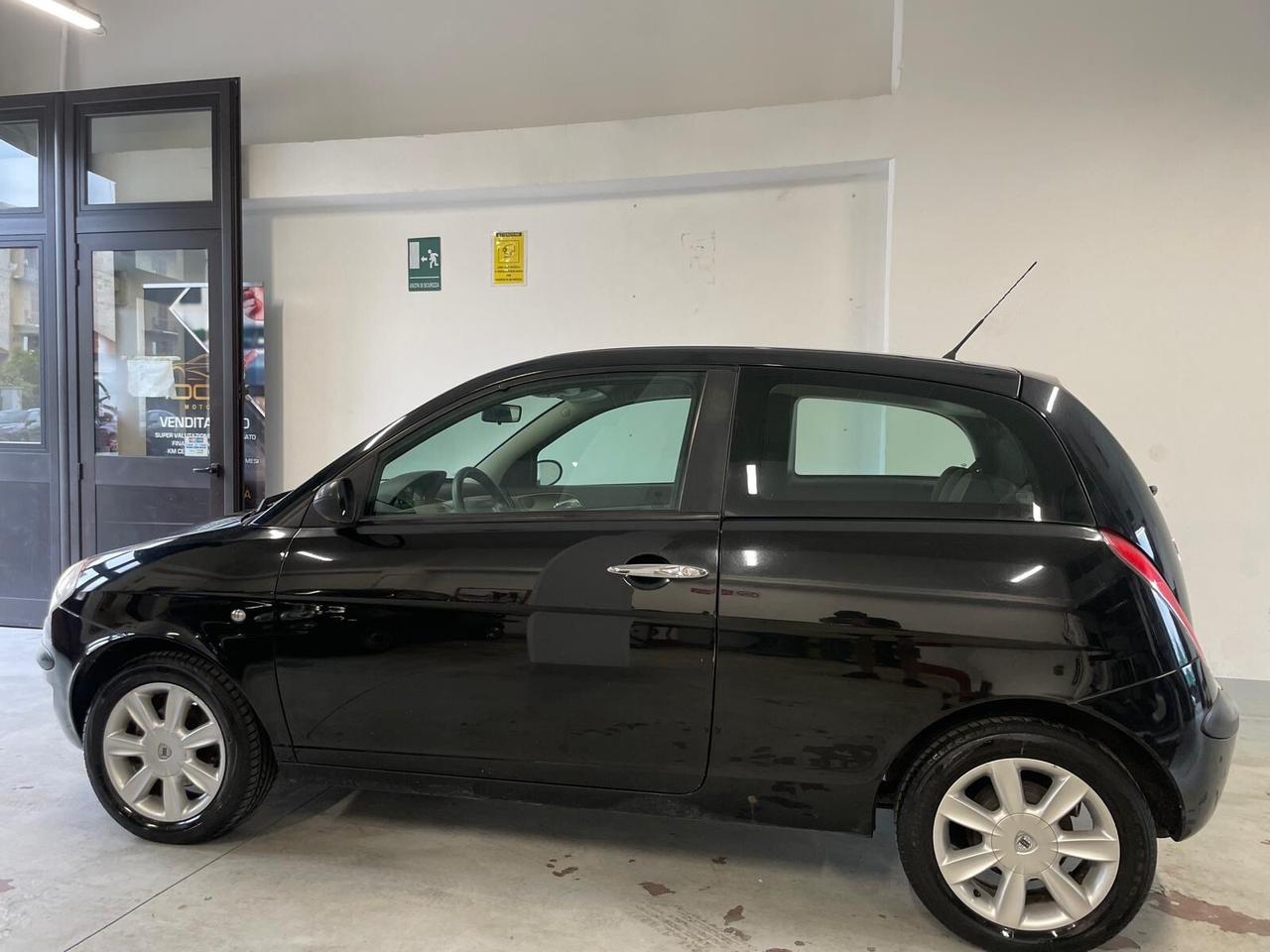 Lancia Ypsilon 1.2 16V Oro