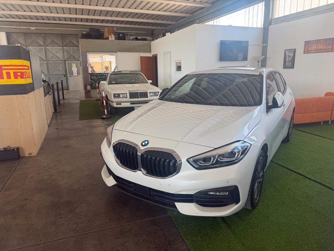 Bmw 118 118d 5p. Business Advantage
