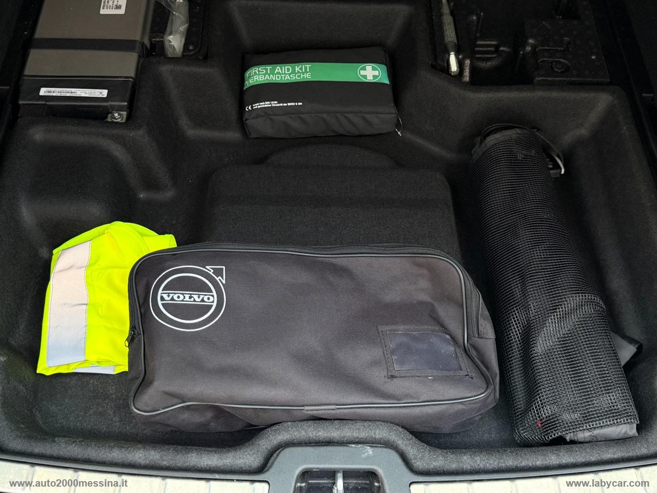 VOLVO XC60 B4 N1 AUTOCARRO 5 POSTI