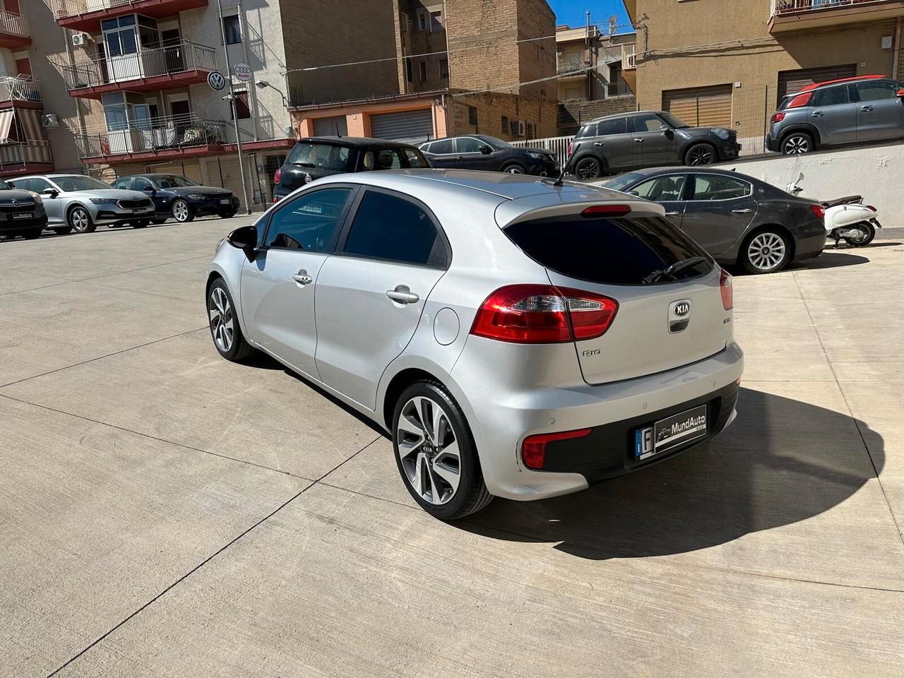 Kia Rio 1.1 CRDi 5p. Cool Adatta a Neopatentati