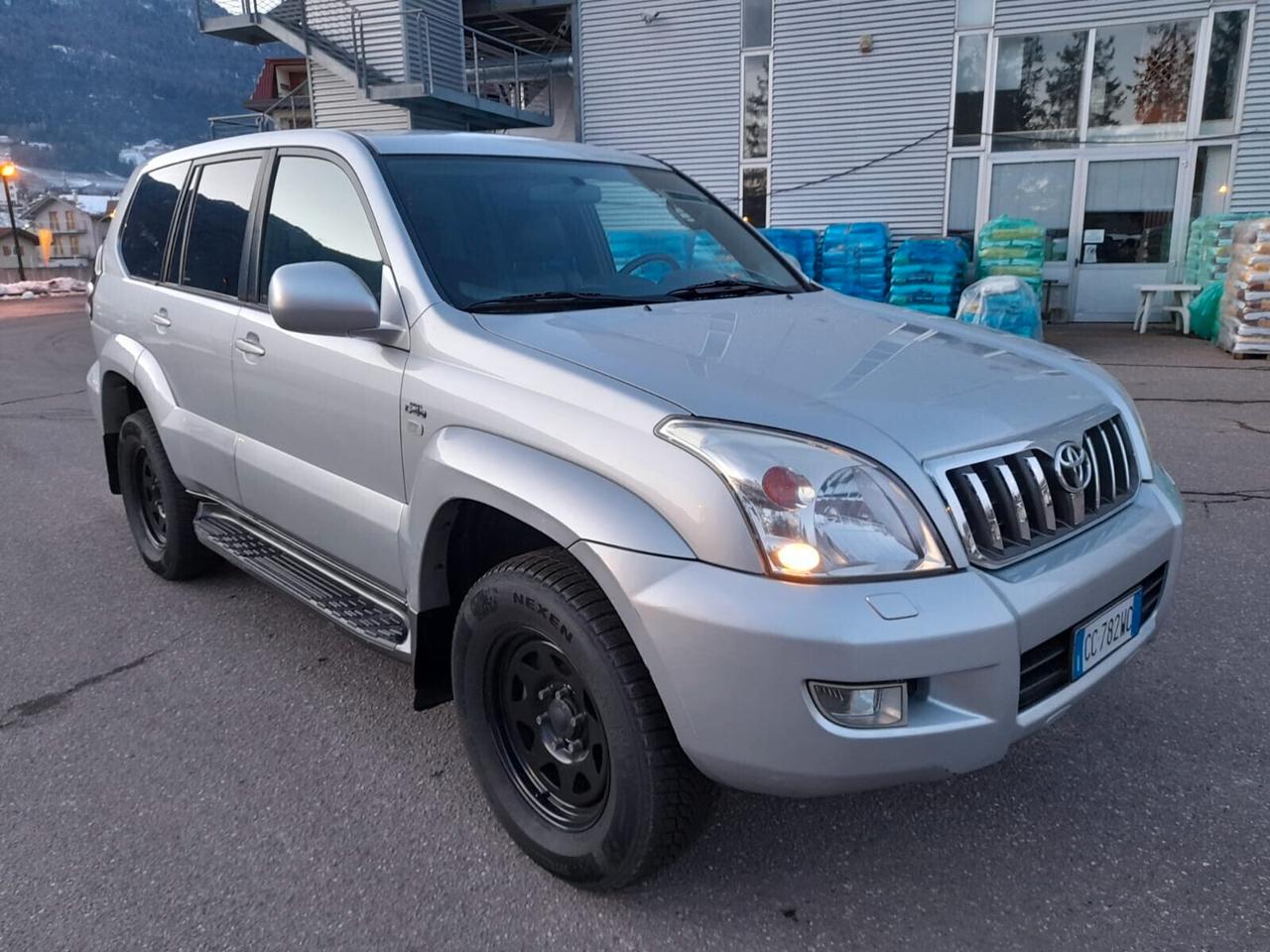 Toyota Land Cruiser 8 POSTI 3.0 D-4D 5p. aut. Wagon