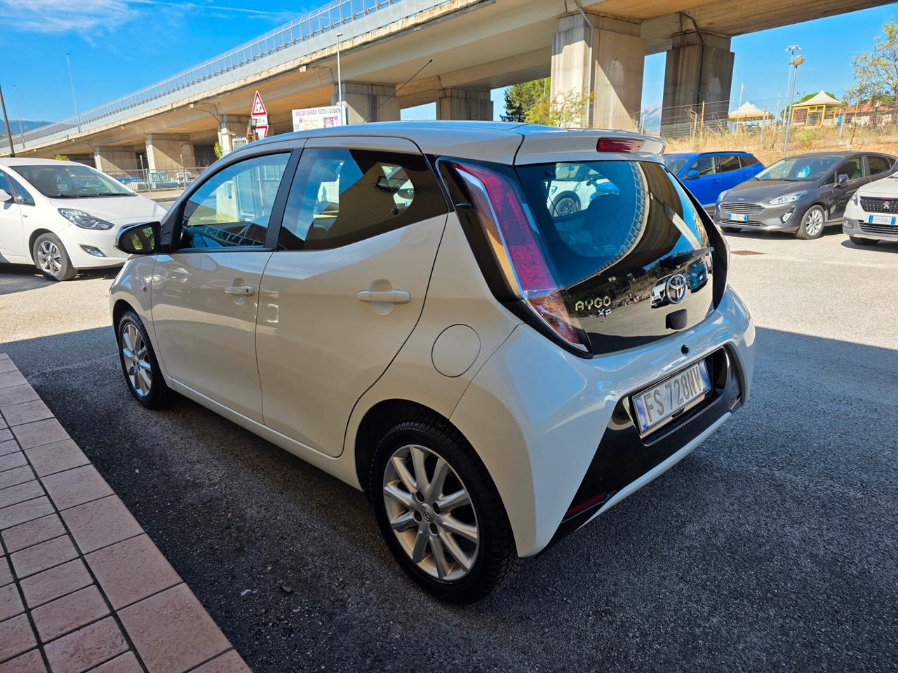 Toyota Aygo 1.0 VVT-i 69 CV 5 porte x-Play