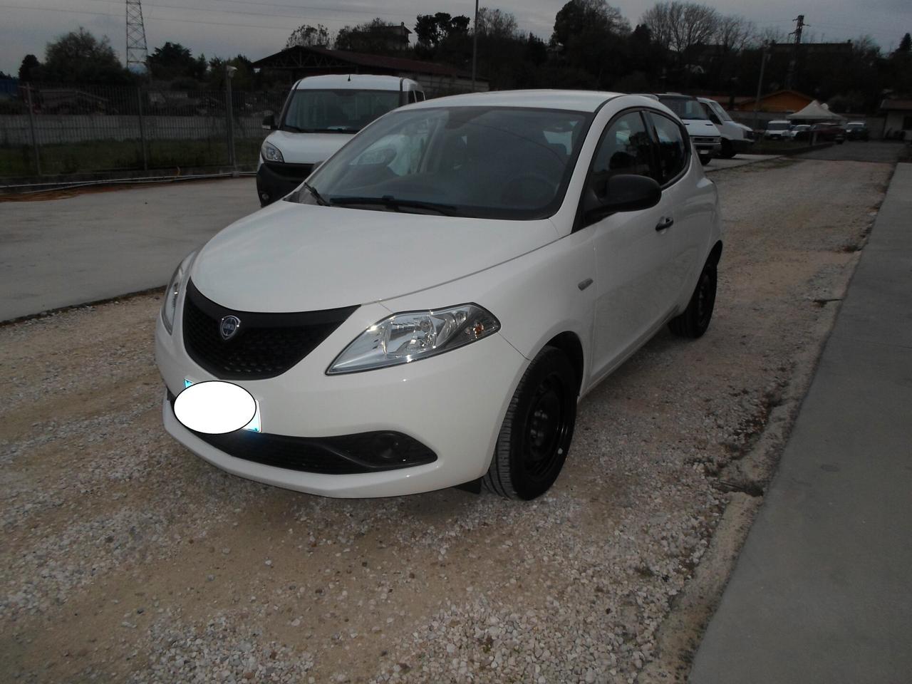 Lancia Ypsilon 1.0 FireFly 5 porte S&S Hybrid Ecochic Gold