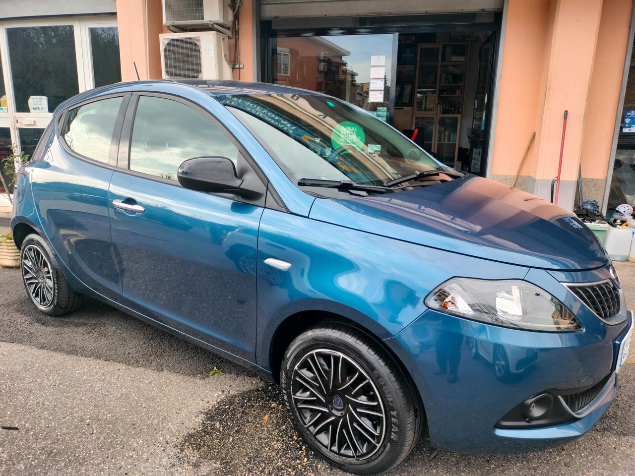 Lancia Ypsilon Hybrid Gold prezzo REALE