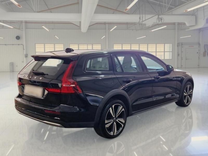 VOLVO V60 CROSS COUNTRY B4 D AWD AUTOM. ULTIMATE 5 PORTE STATION WAGON