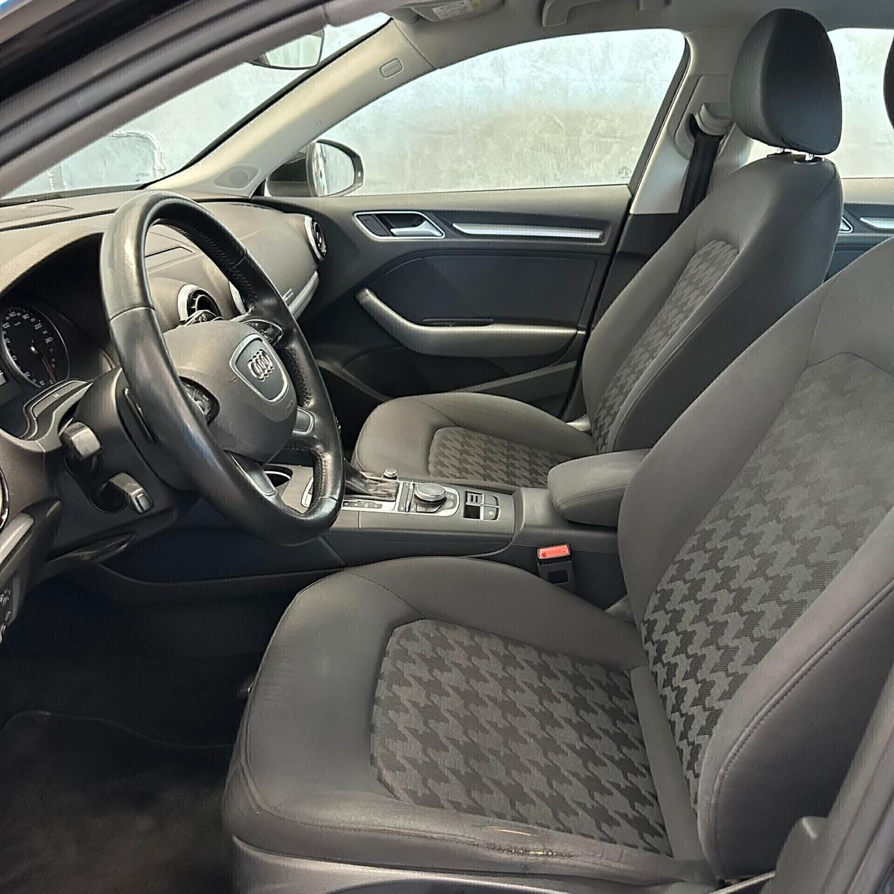 Audi A3 1.6 TDI S-LINE S-TRONIC