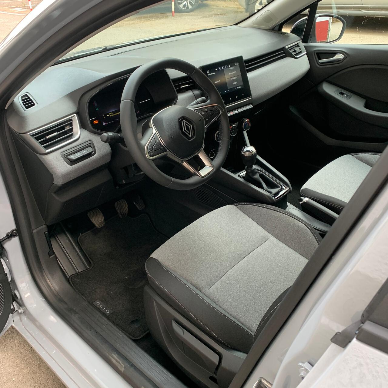 Renault Clio TCe 90 Evolution – 08/2024 | 5.154 km – PARI AL NUOVO