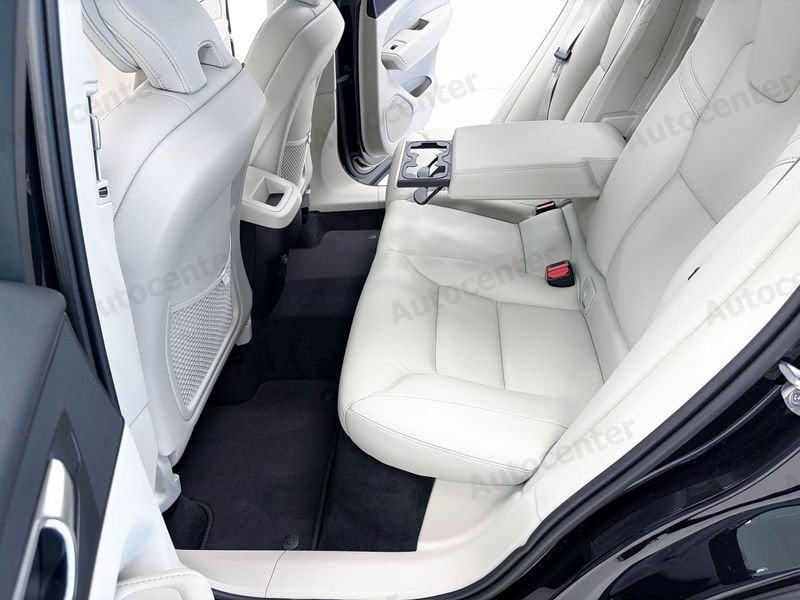 Volvo XC60 XC60 B4 (d) 197CV AWD AUT PLUS DARK