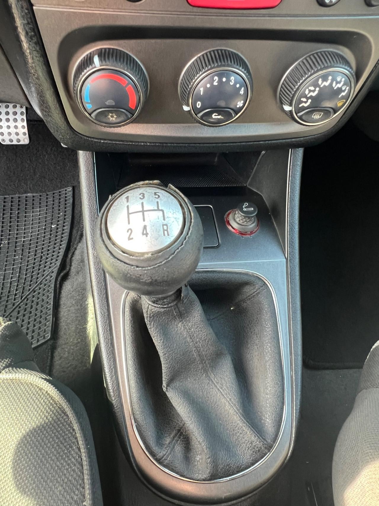 Alfa Romeo 147 1.9 JTD (120) 3 porte Black Line