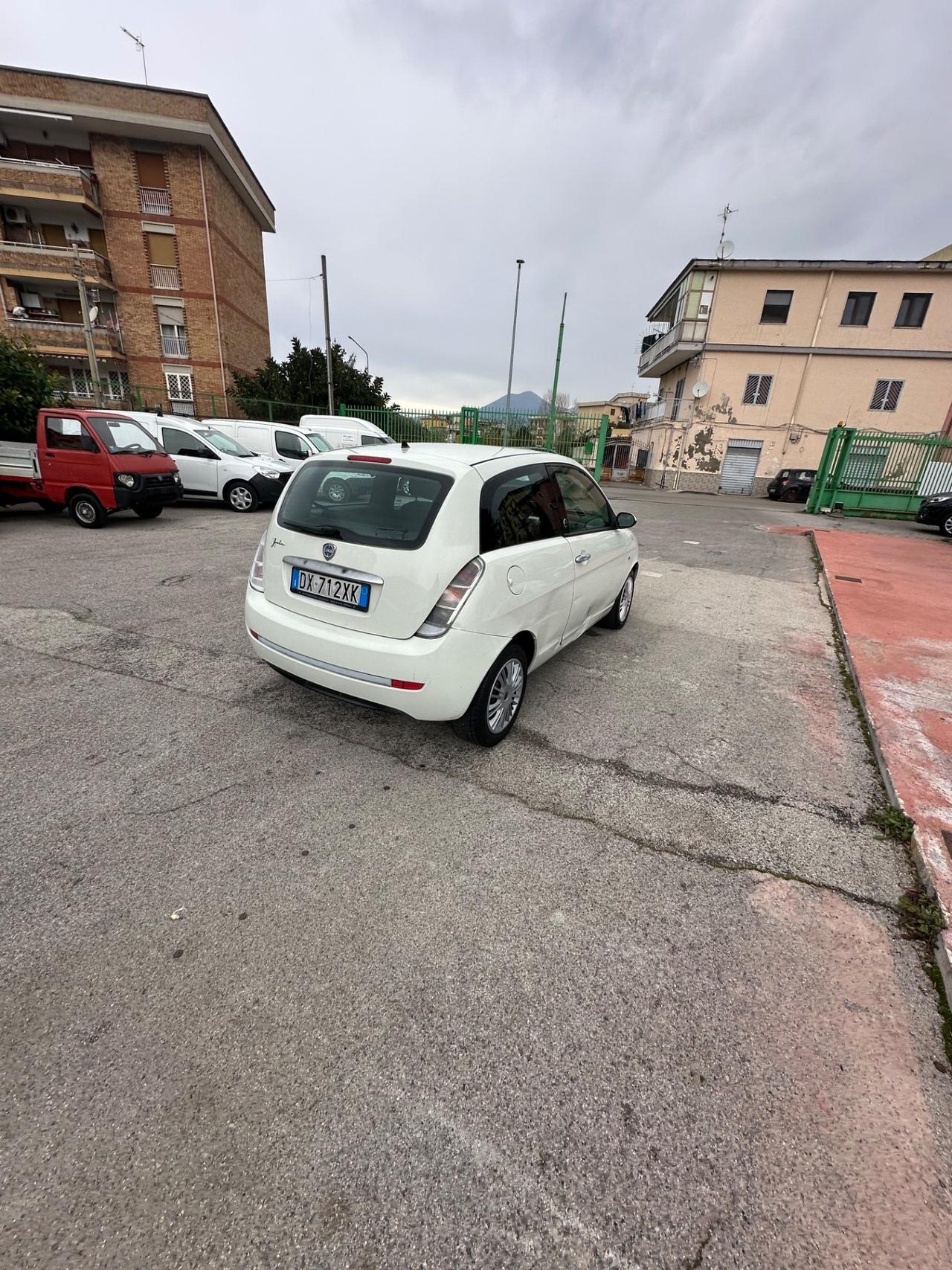 Lancia Ypsilon 1.4 Platino Ecochic GPL