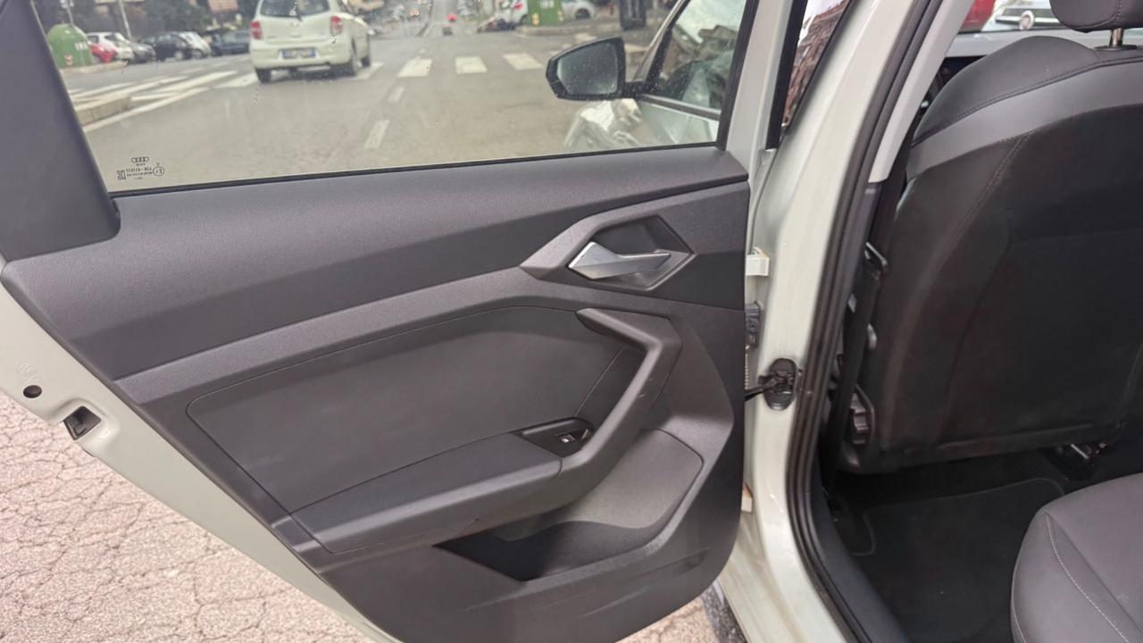 Audi A1 SPB 30 TFSI S line editionLED NAVI KAMERA CERCHI 18 PDC BLUETOOTH CLIMA AUTOMATICO