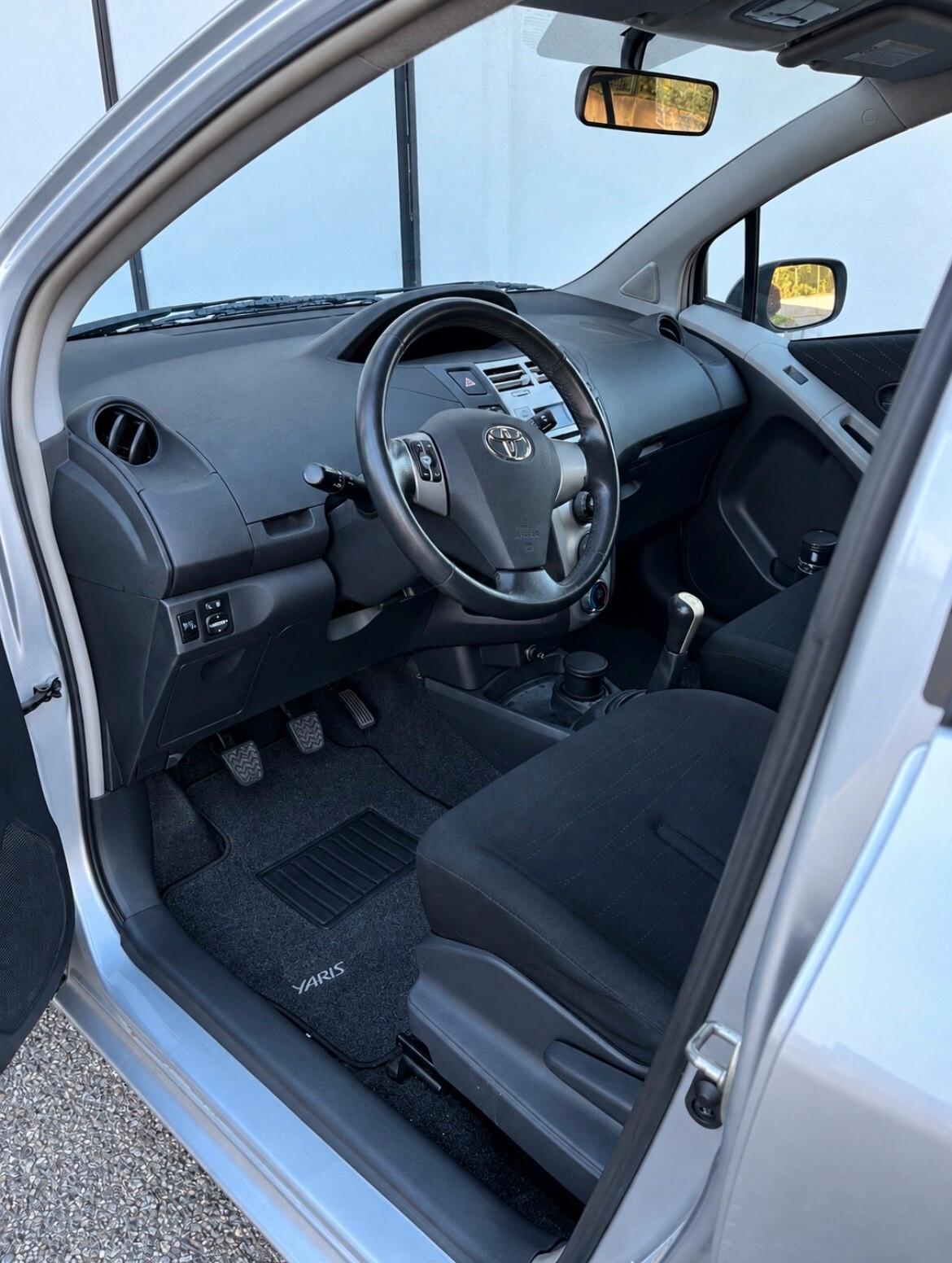 Toyota Yaris 1.0 5 porte Sol