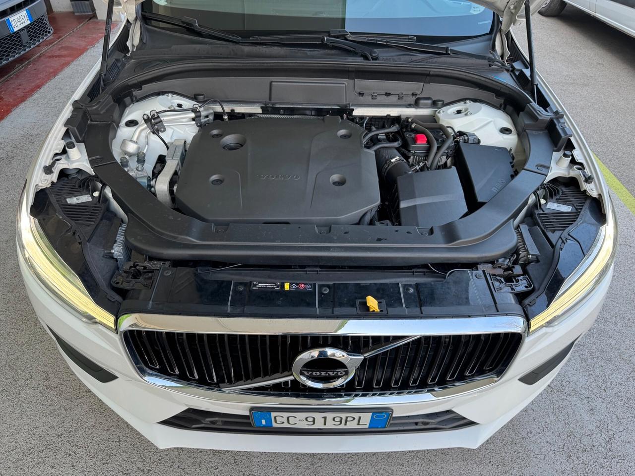 Volvo XC60 2.0 b4 MomentumPro AWD GEARTRONIC PROMO