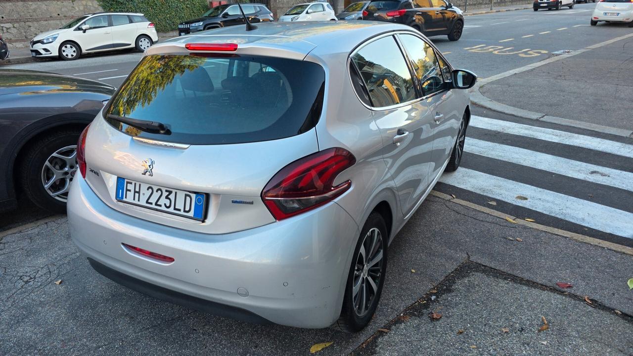 Peugeot 208 PureTech 82 5p. GPL Allure
