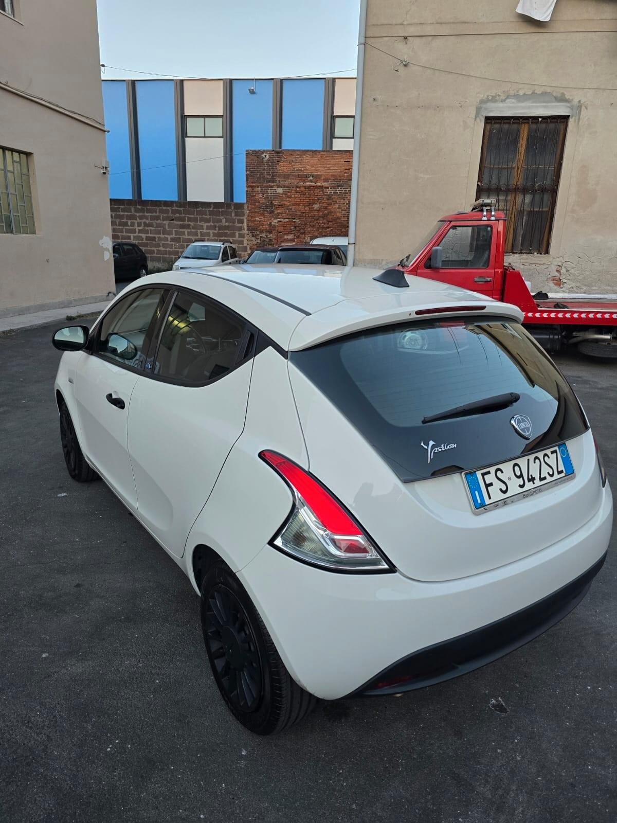 Lancia Ypsilon 1.2 69 CV 5 porte metano Ecochic Platinum