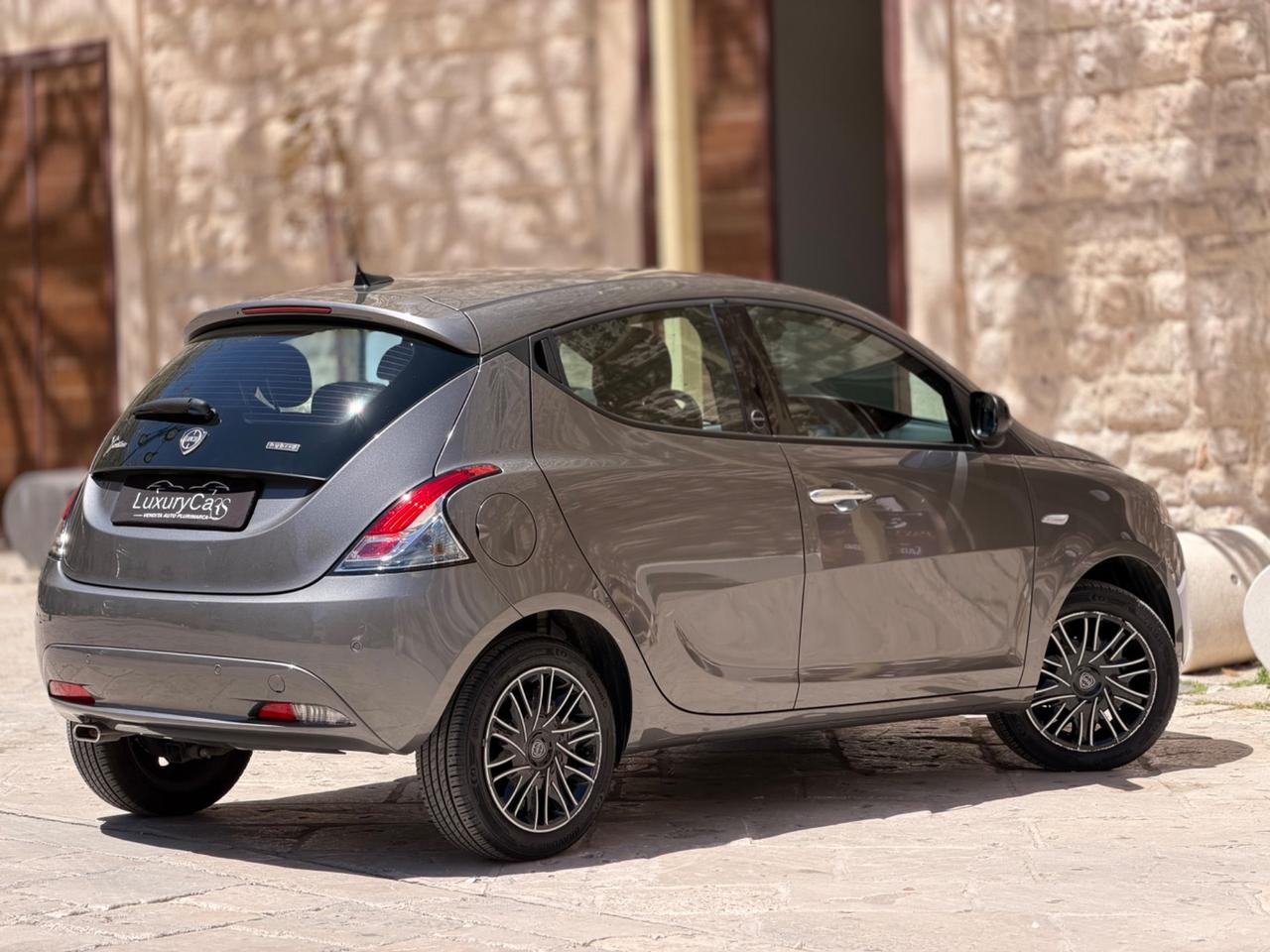 Lancia Ypsilon 1.0 FireFly 5 porte S&S Hybrid Ecochic Gold