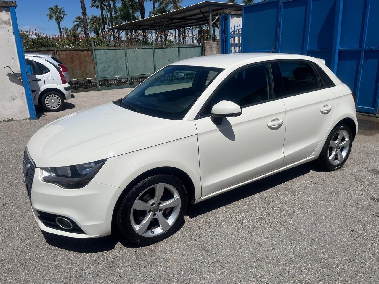 Audi A1 5P-1.6 tdi/90cv-full-2014