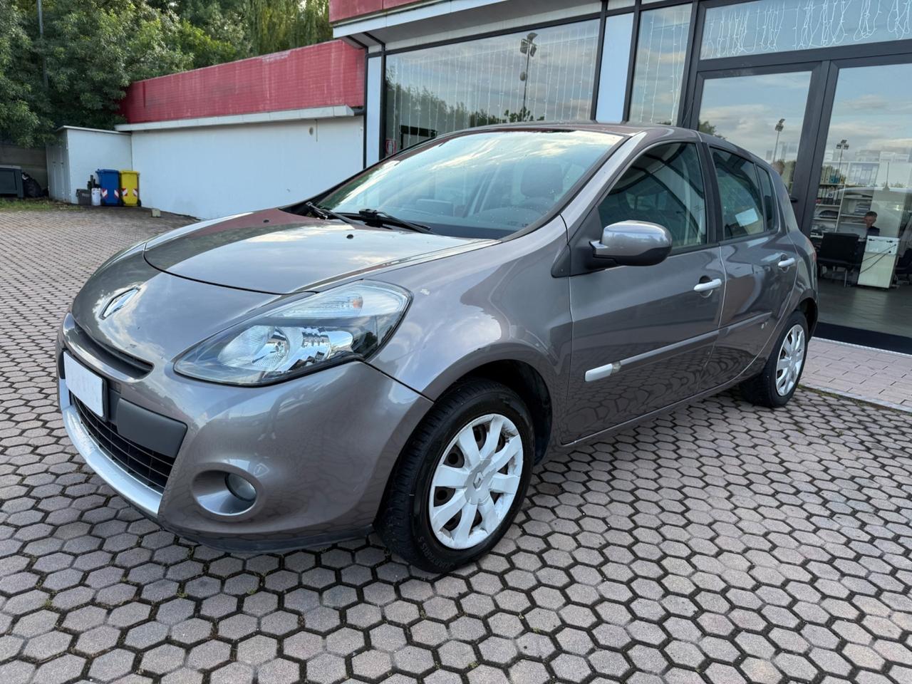 Renault Clio 1.2 16V 5 porte GPL Confort OK NEOPATENTATI