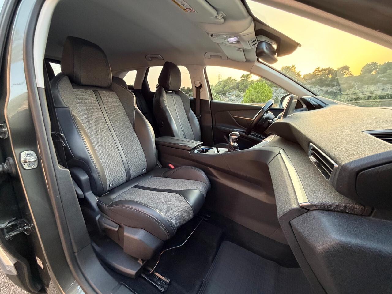Peugeot 3008 ALLURE/1.6 120CV/PELLE/18"/CAR PLAY