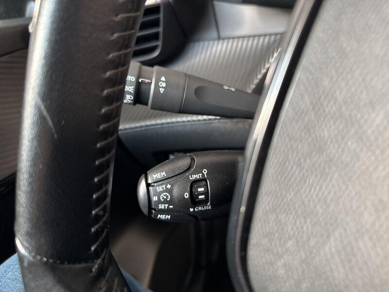 Peugeot 208 motore elettrico 136 CV 5 porte Allure