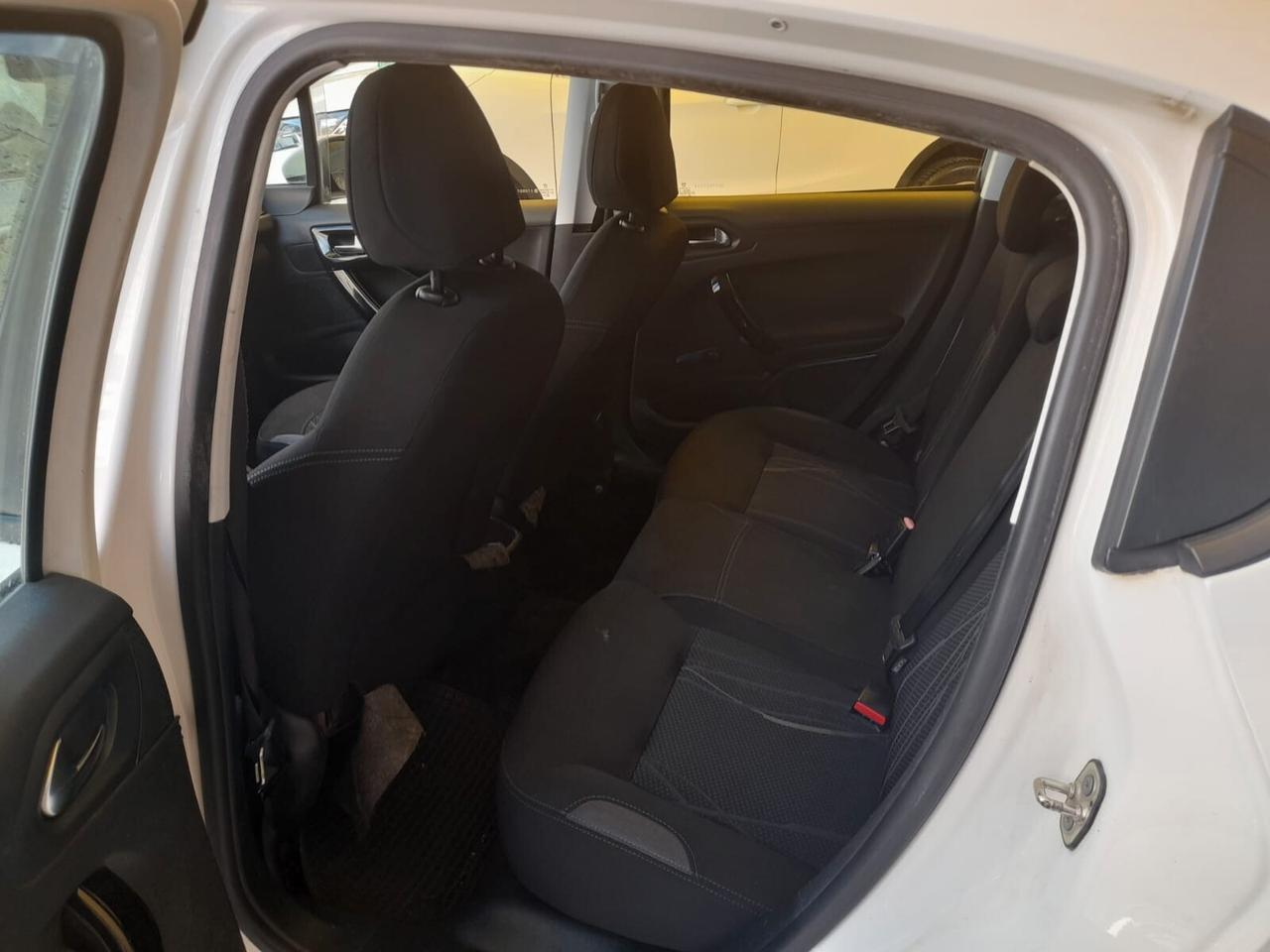 Peugeot 208 1.4cc diesel(PRIVATO)-2013
