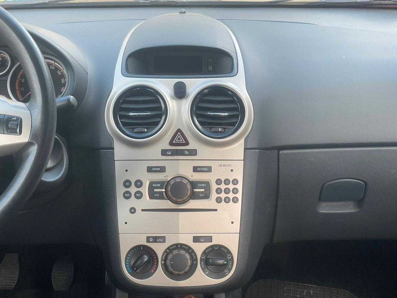 Opel Corsa 1.2 5 porte Cosmo